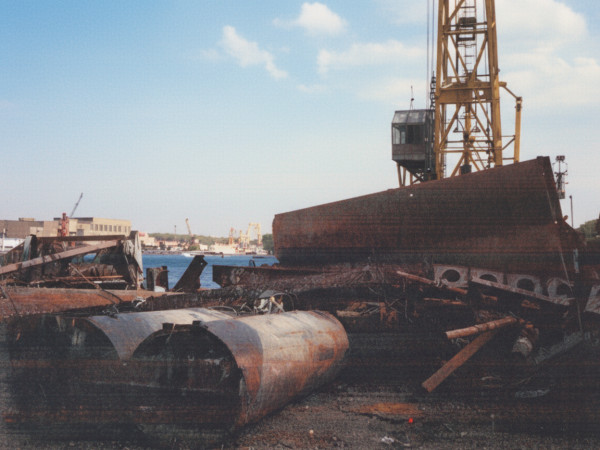 Погрузка на утилизацию понтонов